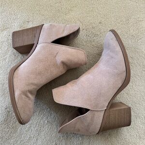 Qupid Women's Tan Ankle Boots size 8.5